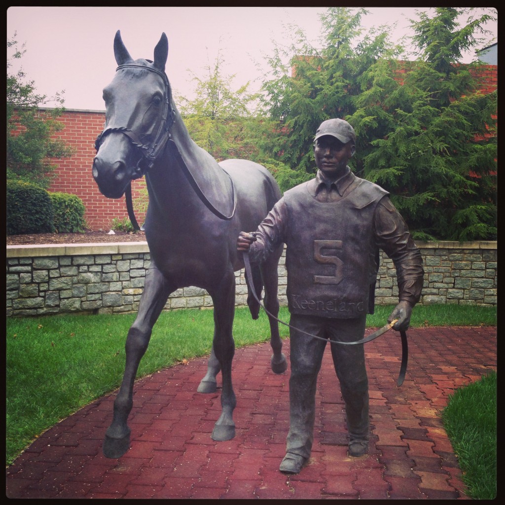 KentuckyAirportStatue